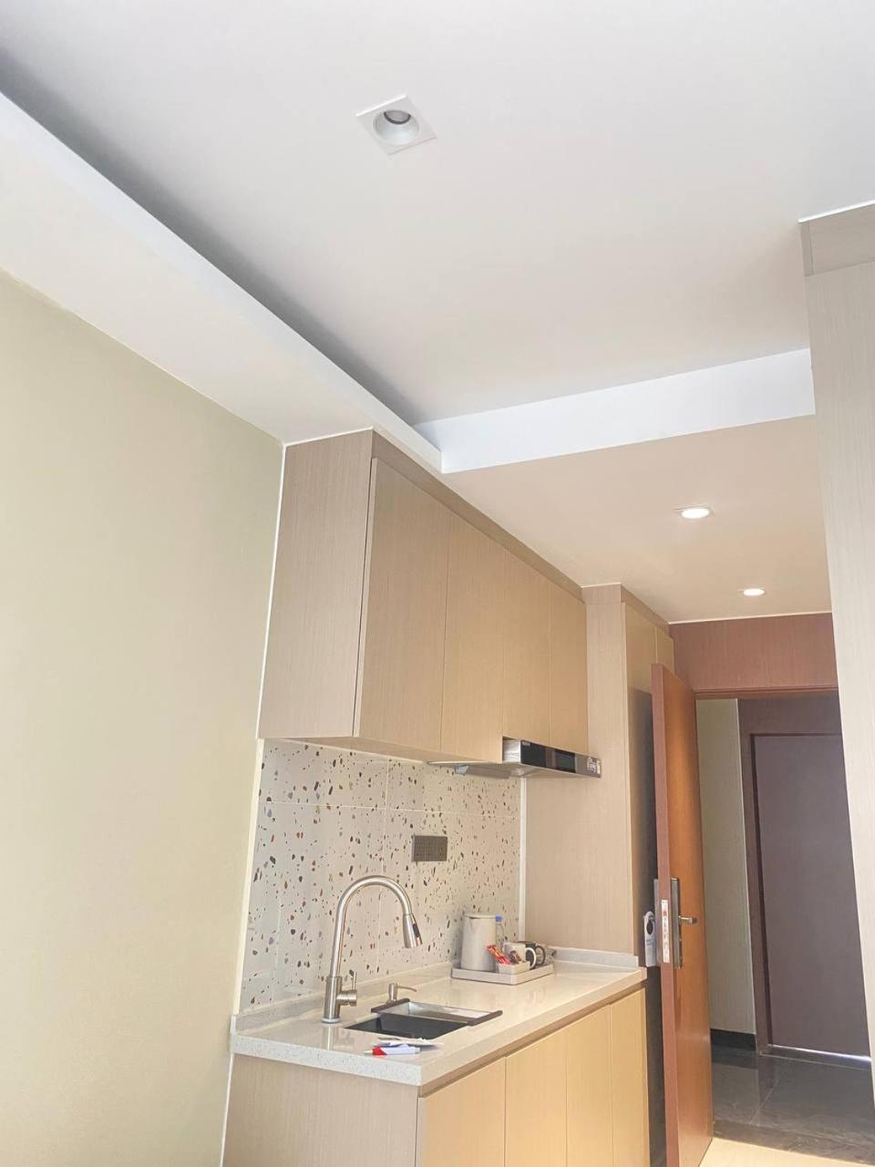 Ark Seaview Holiday Inn Sihanoukville Exterior foto